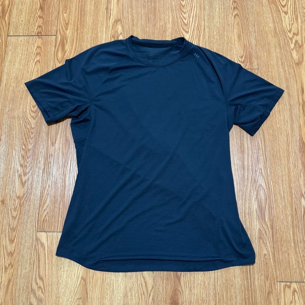 Lululemon Men's Metal Vent Tech Shirt Medium Short Sleeve Athleisure Gray